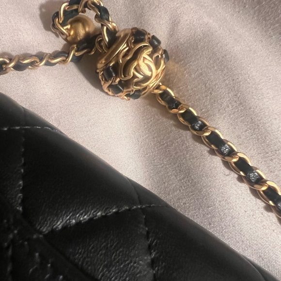 CHANEL Lambskin Quilted Pearl Crush Card Holder With Chain Black - Picture 10 of 11